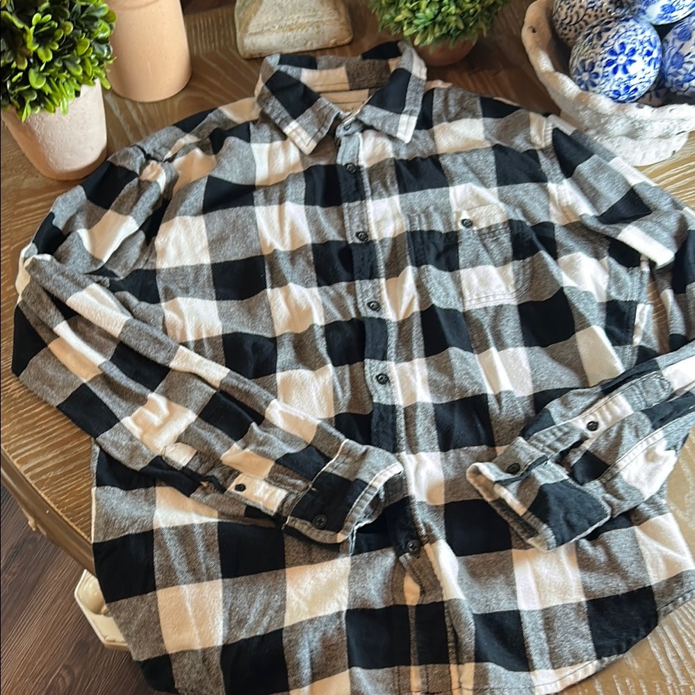 Men Aeropostale Black & White Buffalo Check Checkered Plaid Flannel Shirt Medium